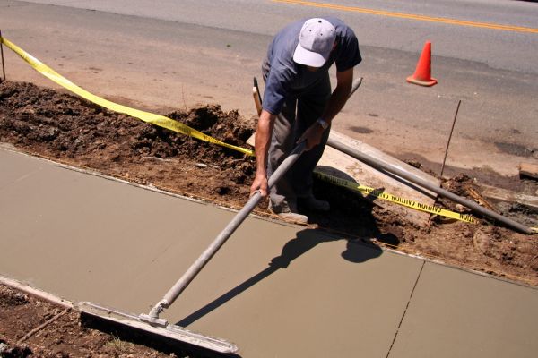 Sidewalk Pouring in Newport Beach
